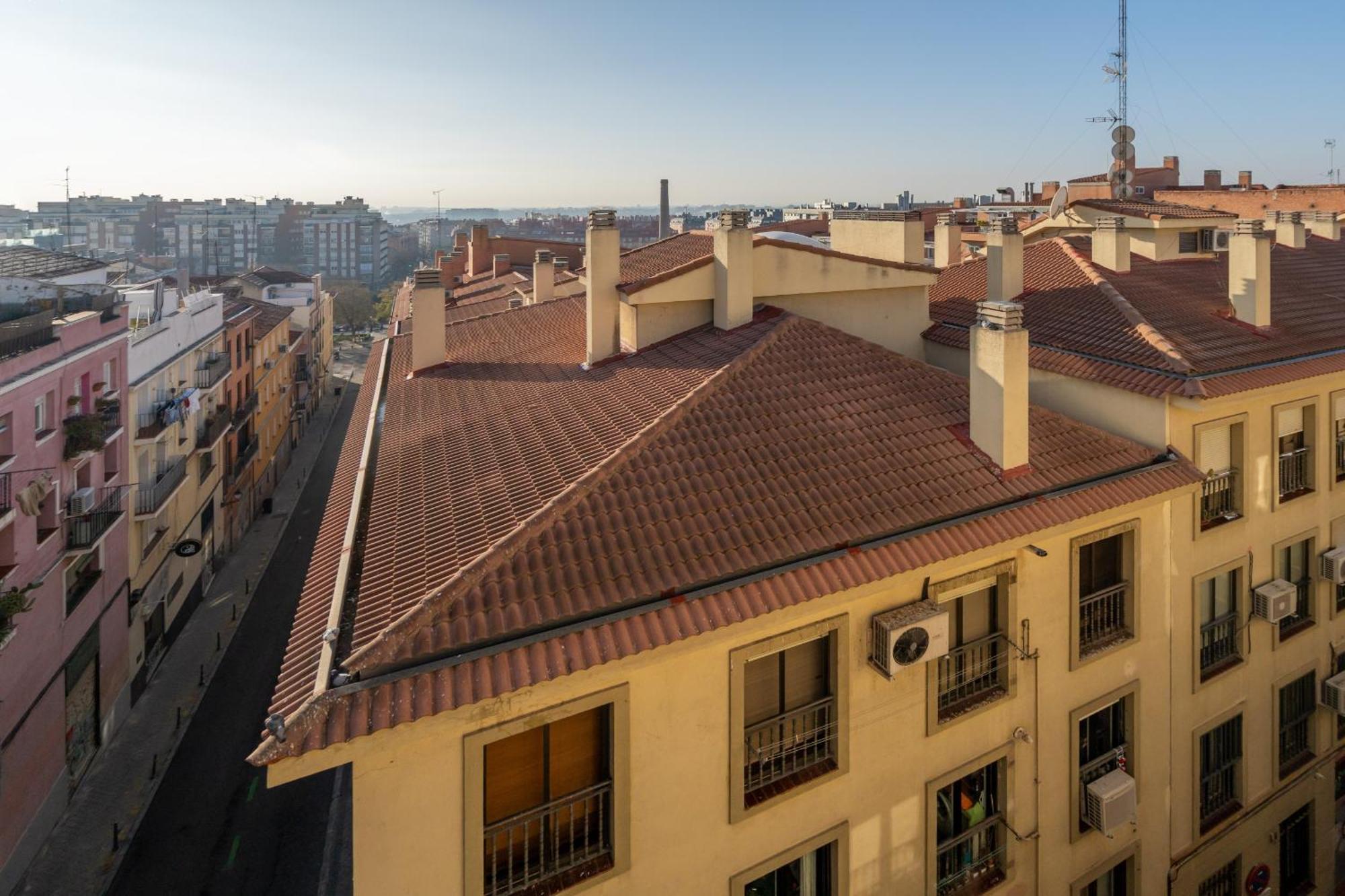 Atico Con Terraza En Lavapies Alquiler Temporal Madri Exterior foto